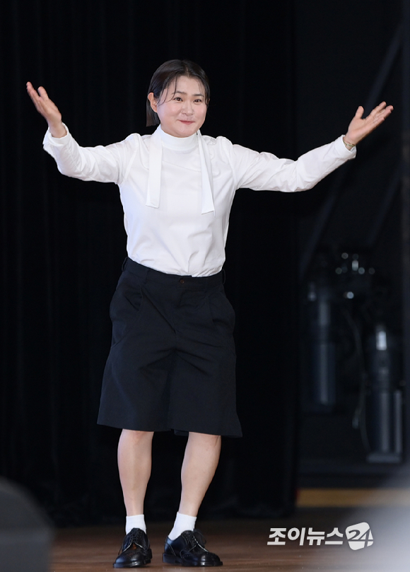 17일 서울 송파구 서울아산병원 장례식장에 배우 김새론의 빈소가 마련된 가운데 전광판이 고인의 빈소를 안내하고 있다. [사진=사진공동취재단]