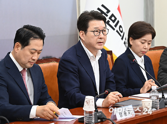 신동욱 국민의힘 최고위원이 28일 오전 서울 여의도 국회에서 열린 최고위원회의에서 발언하고 있다. [사진=곽영래 기자]