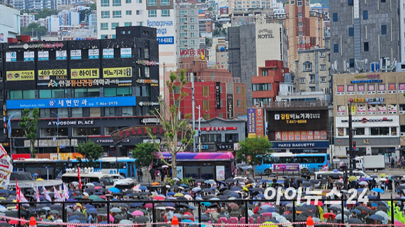 국민의힘 김문수 대선 후보가 2일 오전 제주시 동문로터리에서 유세를 하고 있다. 2025.6.2 [사진=연합뉴스]