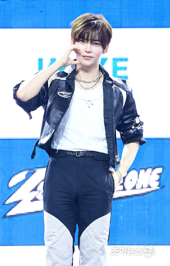 그룹 제로베이스원 성한빈이 1일 오후 서울 용산구 한남 블루스퀘어에서 열린 제로베이스원(ZEROBASEONE) 정규 1집 '네버 세이 네버(NEVER SAY NEVER)' 쇼케이스에 참석하고 있다. [사진=정소희 기자]