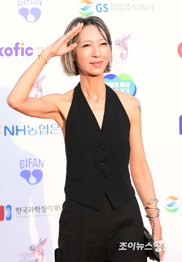 방은진 감독이 2일 경기도 부천시 원미구 부천시청 잔디광장에서 진행된 제30회 부천국제판타스틱영화제(BIFAN) 레드카펫 행사에 참석하고 있다. [사진=정소희 기자]