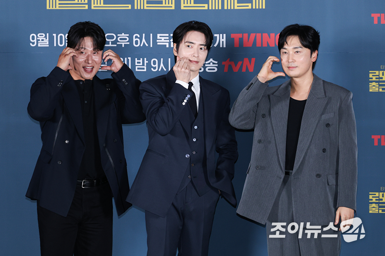 배우 오대환, 이준혁, 서현우가 8일 오전 서울 용산구 CGV 용산아이파크몰점에서 진행된 티빙 오리지널 '로또 1등도 출근합니다' 제작발표회에 참석해 포즈를 취하고 있다. [사진=문수지 기자]