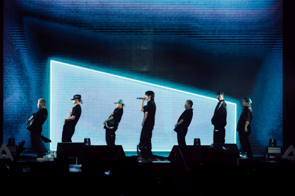 배우 이준영이 말레이시아 쿠알라룸푸르 지오스페이스(JIOSPACE)에서 열린 단독 팬미팅 '신 바이 준영(Scene by JUNYOUNG)'으로 팬들을 만나고 있다. [사진=빌리언스]