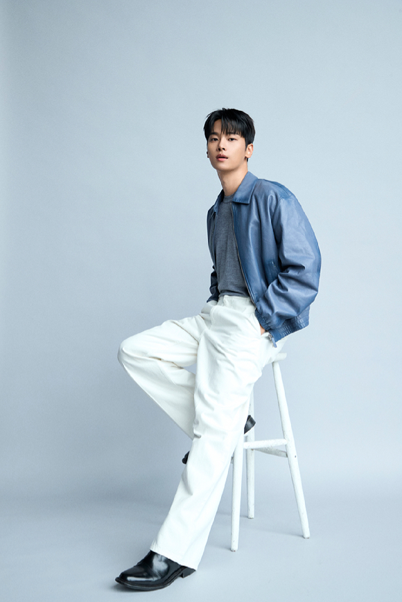 배우 차학연이'노무사 노무진' 종영 인터뷰에 앞서 사진촬영을 하고 있다. [사진=51K]
