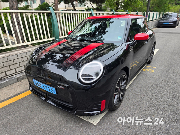'더 뉴 올-일렉트릭 미니 JCW'. [사진=김종성 기자]