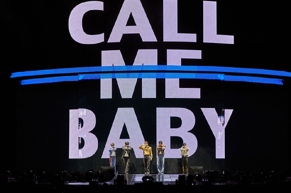 엑소가 12월 14일 인스파이어 아레나에서 팬미팅 'EXO'verse'(엑소버스)를 개최하고 팬들을 만나고 있다. [사진=SM엔터테인먼트]