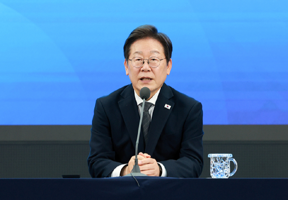 이재명 대통령이 25일 광주광역시 국립아시아문화전당에서 열린 '광주시민·전남도민 타운홀미팅'에 참석해 발언하고 있다. 2025.6.25 [사진=연합뉴스]