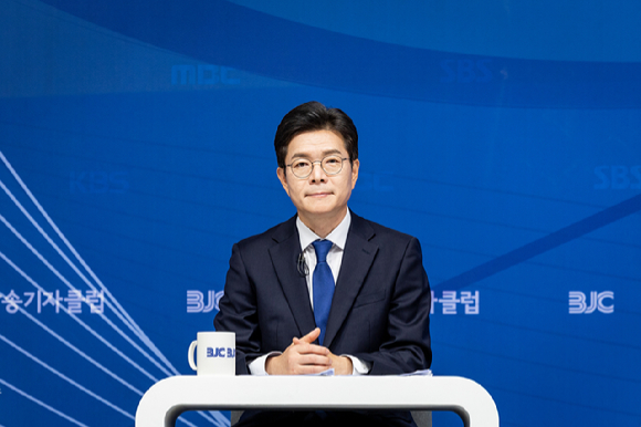 정원오 더불어민주당 서울시장 후보가 19일 서울 양천구 목동 방송회관에서 열린 방송기자클럽 초청 토론회에 참석하고 있다. [사진=정원오 캠프]