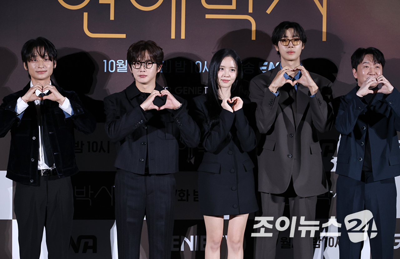 배우 임진효, 김민석, 김소현, 추영우, 이창훈이 2일 오후 서울 용산구 CGV아이파크몰점에서 진행된 ENA 새 월화드라마 '연애박사' 제작발표회에 참석해 포즈를 취하고 있다. [사진=문수지 기자]