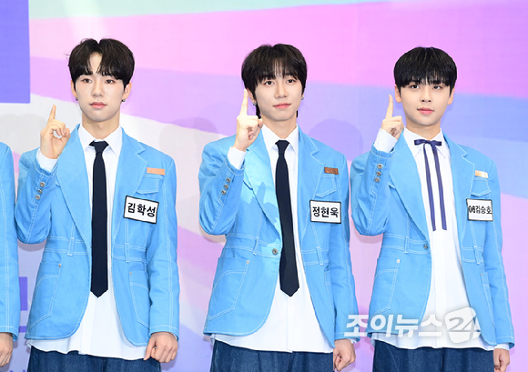 8일 오전 서울 영등포구 여의도동 KBS 신관 웨딩홀에서 열린 KBS 2TV 글로벌 아이돌 데뷔 프로젝트 '메이크메이트원'(MAKE MATE 1, MA1) 제작발표회에서 참가자 김학성-정현욱-김승호(06)가 참석하고 있다.