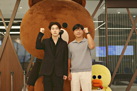 (좌측부터) 루민 노모어 대표, 조동현 라인게임즈 공동대표. [사진=라인게임즈]