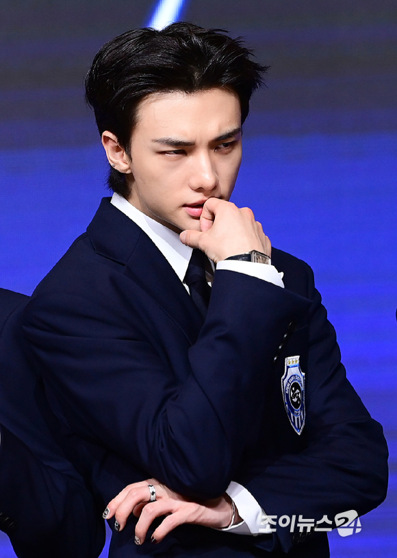그룹 스트레이키즈 현진이&nbsp;22일 오전 서울 영등포구 여의도 콘래드호텔에서 열린&nbsp;스트레이키즈(Stray Kids) 정규 4집 '카르마' 발매 기념 기자간담회에서 포즈를 취하고 있다. [사진=정소희 기자]