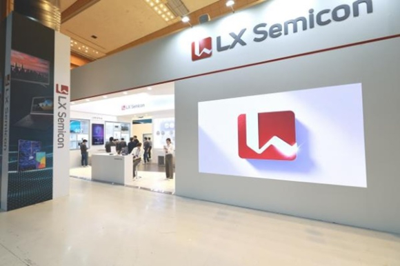 25일 서울 강남구 코엑스에서 열린 'SEDEX 2023'에 마련된 LX세미콘 부스 전경. [사진=LX세미콘]