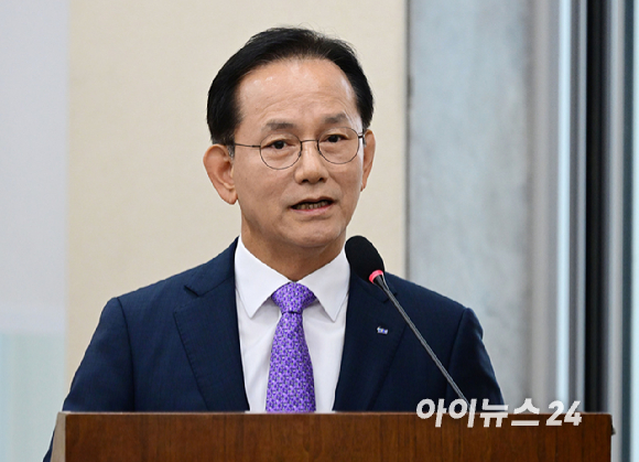 김종출 한국항공우주산업(KAI) 대표이사 사장이 20일 오후 서울 여의도 국회 재정경제기획위원회에서 열린 한국수출입은행 등에 대한 국정감사에서 의원 질의에 답하고 있다. [사진=곽영래 기자]