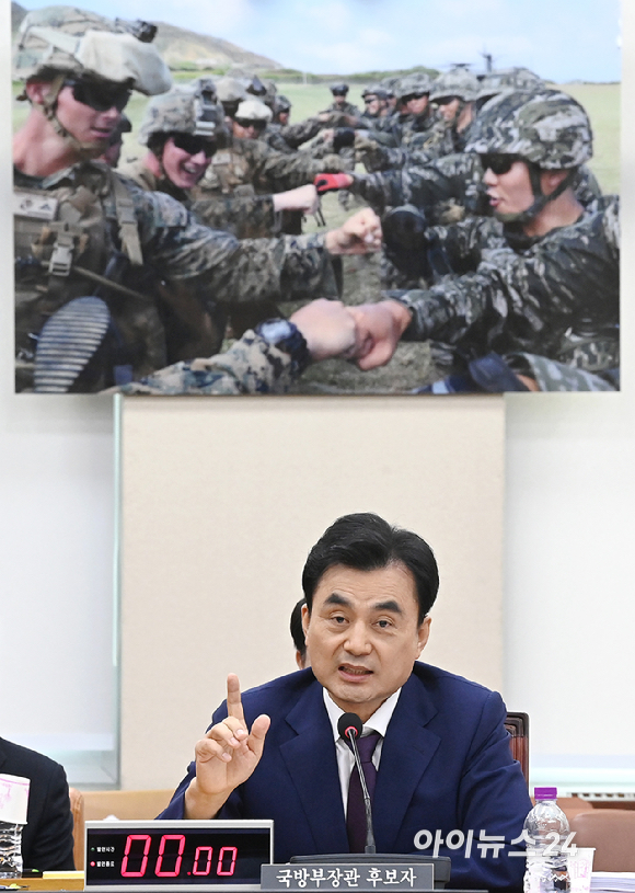 안규백 국방부 장관 후보자가 15일 서울 여의도 국회에서 열린 국방위원회의 인사청문회에서 질의에 답변하고 있다. [사진=곽영래 기자]