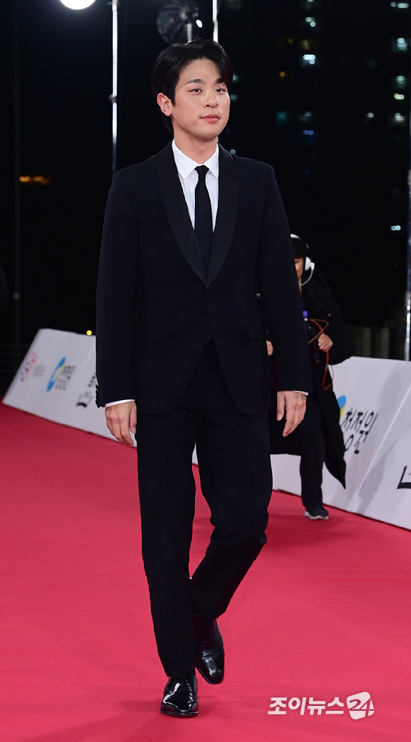 배우 박정민이 19일 오후 서울 영등포구 여의도 KBS홀에서 열린 제46회 청룡영화상 레드카펫 행사에 참석하고 있다. [사진=정소희 기자]