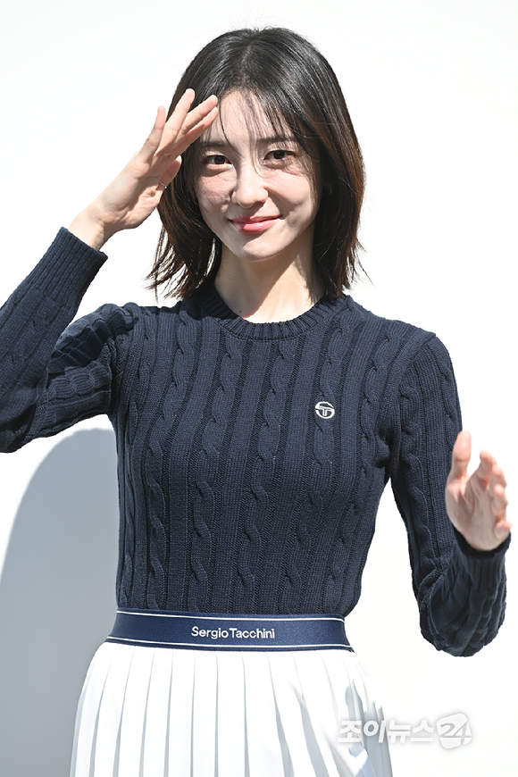 배우 박지현이 26일 오후 서울 용산구 한남동 플래그십 스토어에서 열린 클래식 라이프스타일 브랜드 세르지오 타키니 한남 플래그십 스토어 오픈 기념 포토콜 행사에 참석해 포즈를 취하고 있다. [사진=문수지 기자]