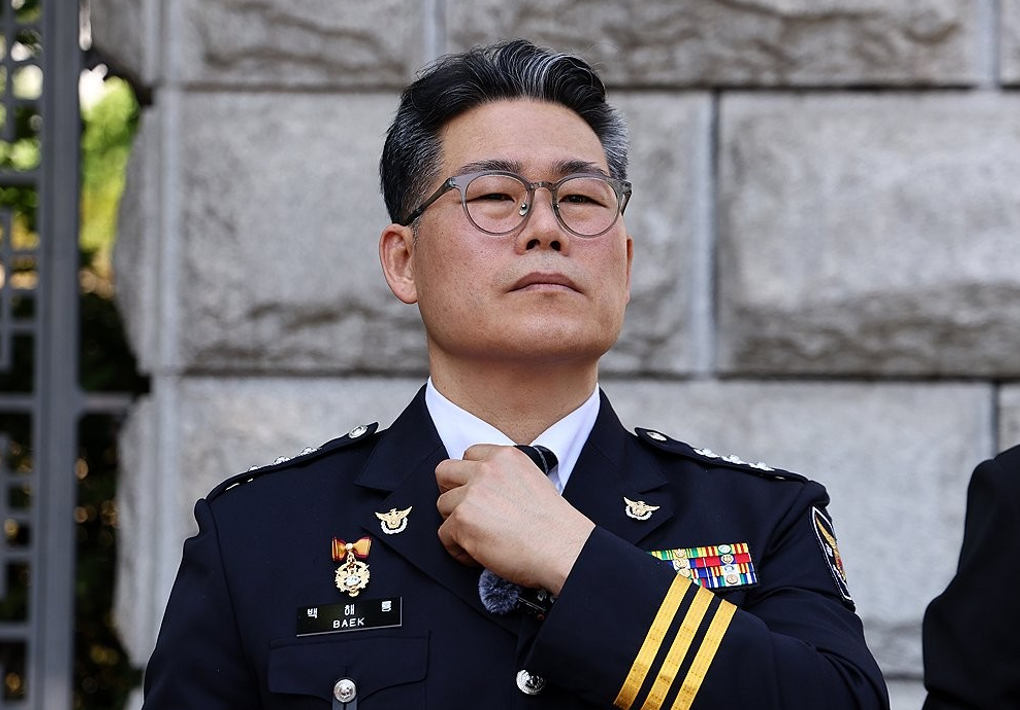 백해룡 전 영등포경찰서 형사과장(경정)이 6월 12일 서울 서초구 대검찰청 앞에서 인천세관 마약 밀수 연루 의혹 관련 합동수사팀 출범에 대한 입장을 밝히기 위해 취재진 앞에 서 있다. 2025.6.12 [사진=연합뉴스]