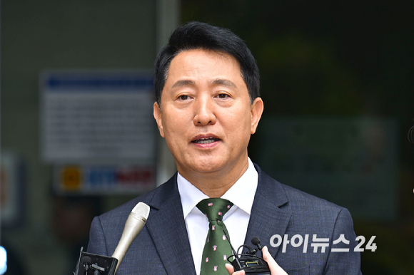 국민의힘 장동혁 대표가 25일 오후 경남 김해시 내동 거북공원에서 열린 6&middot;3 참정권 침해 규탄 김해시민 집회에서 연설하고 있다. 2026.7.25 [사진=연합뉴스]