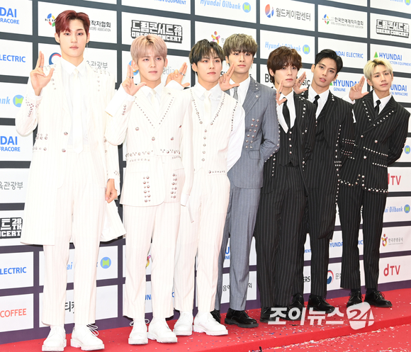 그룹 탄(TAN)이 18일 오후 서울 송파구 서울올림픽주경기장에서 열린 '제28회 드림콘서트' 포토월 행사에 참석하고 있다. [사진=정소희 기자]