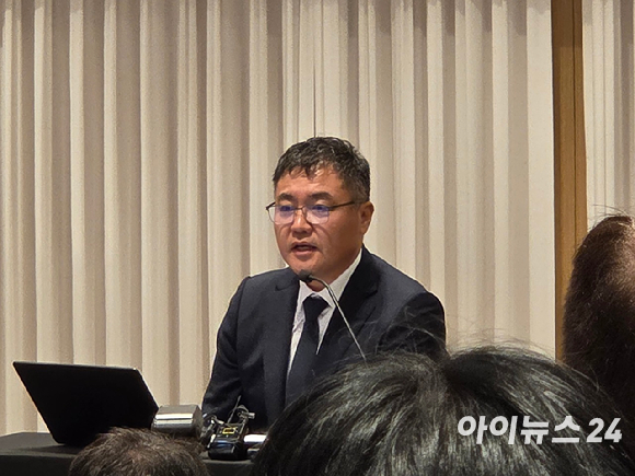 조성환 조이웍스 전 대표가 10일 서울 중구 코리아나호텔서 열린 기자회견에서 발언하고 있다. [사진=전다윗 기자]