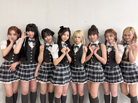 유니스 마닐라 공연 단체 이미지 [사진=F&F엔터테인먼트]