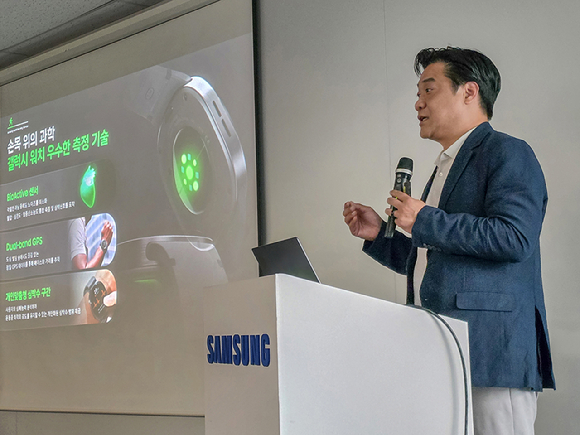미디어 브리핑에서 최준일 삼성전자 MX사업부 디지털헬스팀 상무가 삼성 헬스를 소개하고 있다. [사진=삼성전자]