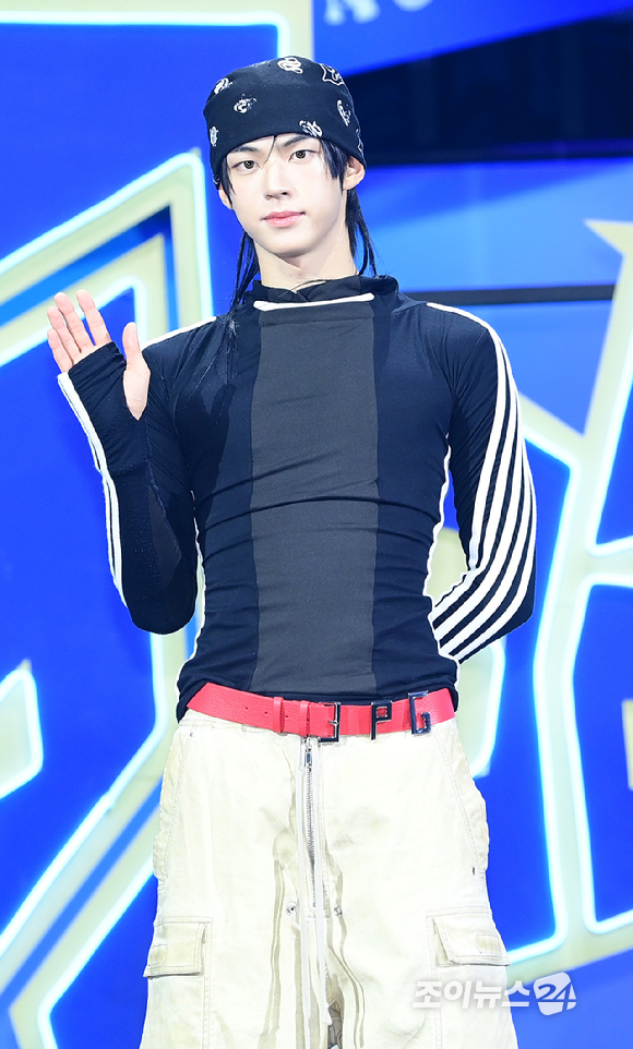 그룹 투어스 도훈이 13일 오후 서울 광진구 예스24라이브홀에서 열린 투어스(TWS) 네 번째 미니앨범 'play hard' 발매 쇼케이스에 참석하고 있다. [사진=정소희 기자]