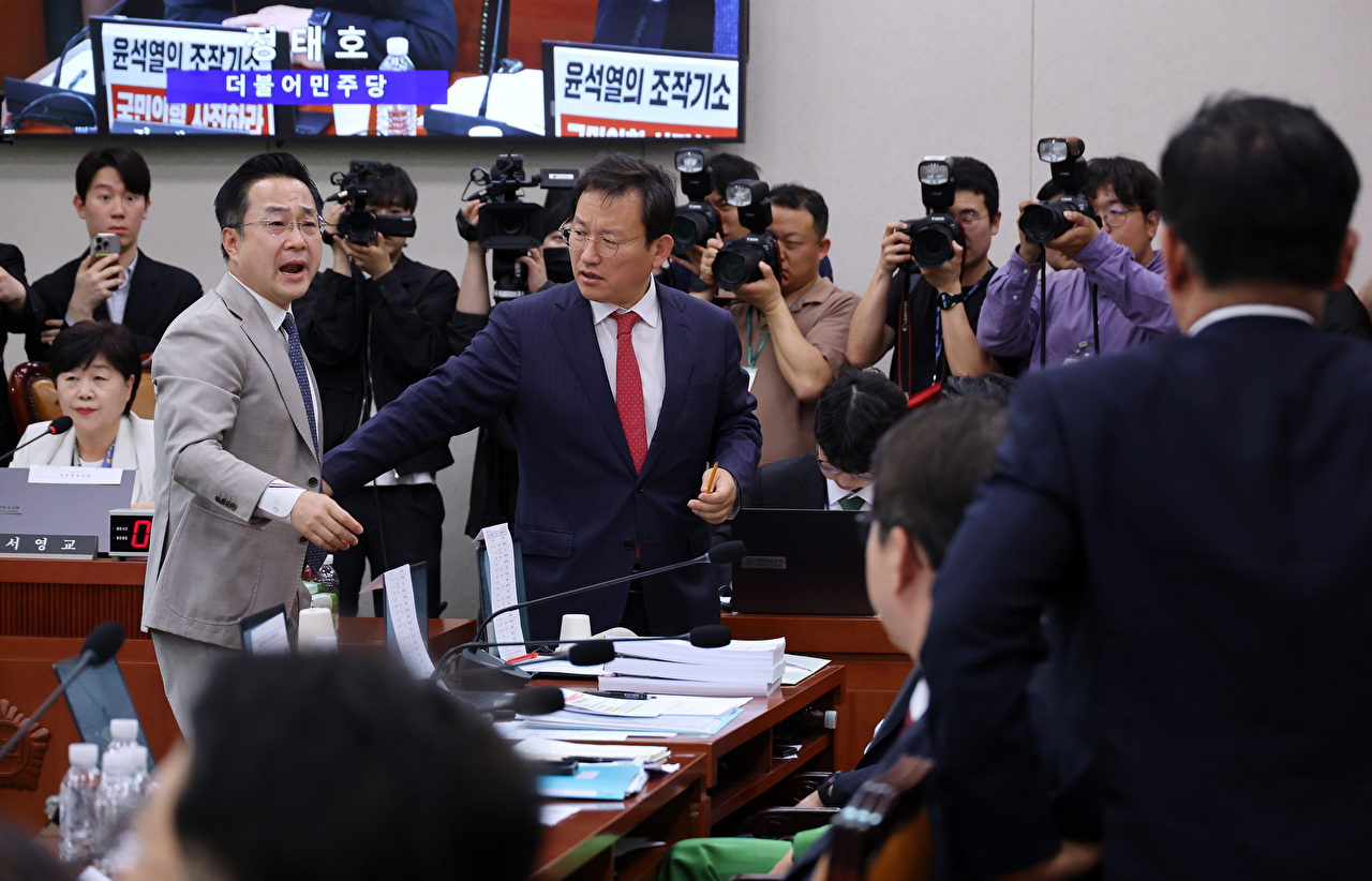 대장동 민간업자 남욱 변호사가 지난 16일 국회 '윤석열 정권 정치검찰 조작기소 의혹 사건 진상규명' 국정조사특별위원회에서 열린 대장동&middot;위례 개발비리 및 김용 전 민주연구원 부원장 관련 의혹 사건에 대한 청문회에서 발언하고 있다. [사진=연합뉴스]