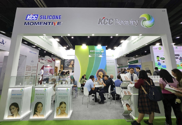 인코스메틱 아시아 2024에 참석한 KCC실리콘 부스 현장. [사진=KCC실리콘]