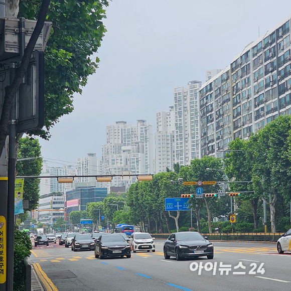 27일 정부가 발표한 '가계부채 관리 방안' 발표 직후 기자가 찾아간 서울 강남구 대치동 아파트 전경. 2025.06.27 [사진=이효정 기자 ]