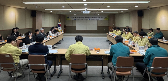 산림청은 27일 제주특별자치도 한라수목원에서 &lsquo;소나무재선충병 지역방제 거버넌스 협의체 회의&rsquo;를 개최했다 [사진=산림청]