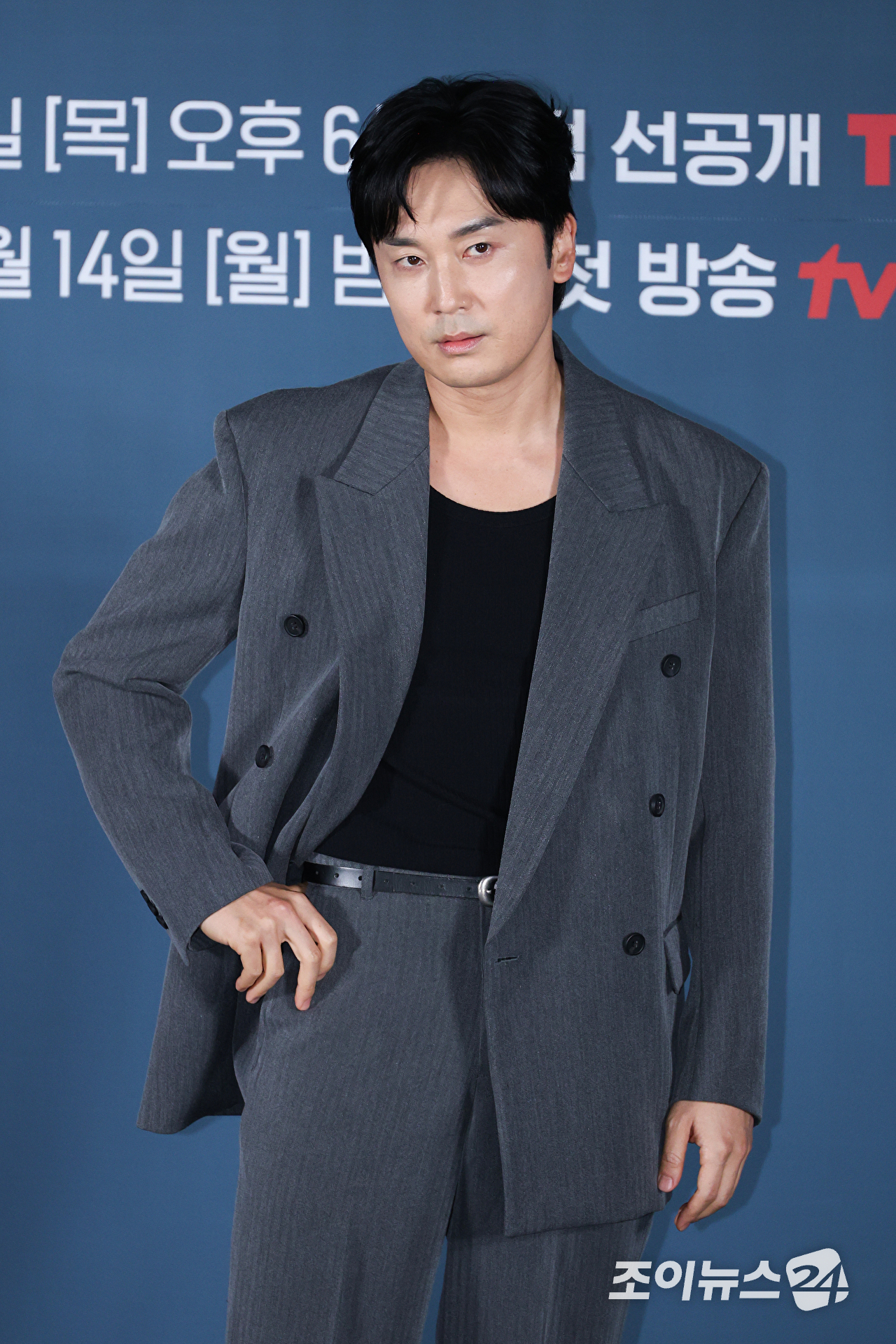 배우 서현우가 8일 오전 서울 용산구 CGV 용산아이파크몰점에서 진행된 티빙 오리지널 '로또 1등도 출근합니다' 제작발표회에 참석해 포즈를 취하고 있다. [사진=문수지 기자]