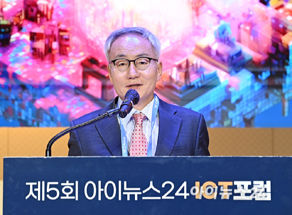 종합경제미디어 아이뉴스24가 주최하는 국내 게임과 콘텐츠 전반의 대세로 자리매김한 키워드인 '서브컬쳐'를 조망하는 ICT포럼 '비주류의 주류화: 서브컬쳐의 성공 노하우는' 이 21일 오후 서울 페럼타워에서 열렸다.박동석 아이뉴스24 사장이 개회사를 하고 있다. [사진=곽영래 기자]