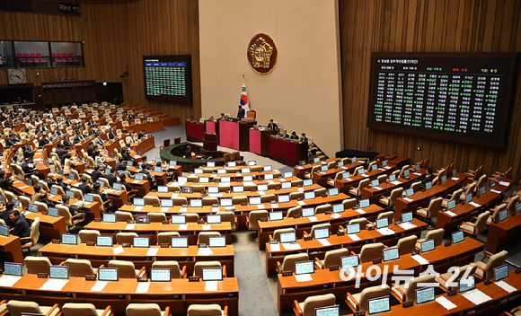 5일 오후 서울 여의도 국회에서 열린 제427회 국회(임시회) 제3차 본회의에서 방송법 일부개정법률안(대안)이 가결되고 있다. [사진=곽영래 기자]