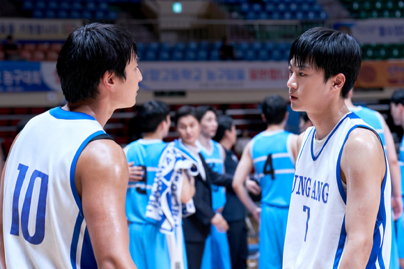 '리바운드' 안재홍이 강양현 코치 역을 맡아 열연을 펼치고 있다. [사진=바른손이앤에이]