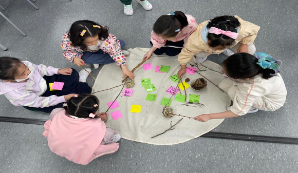 늘봄학교 숲교육 프로그램 &lsquo;개구리와 함께하는 숲 이야기&rsquo; 운영 사진. [사진=한국산림복지진흥원 산림교육기획팀]