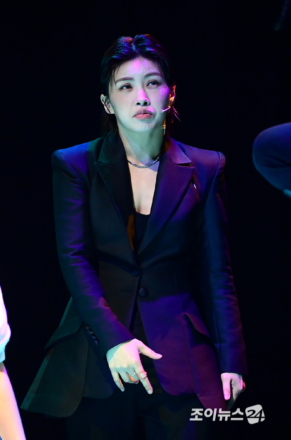 댄서 아이키가 26일 오후 서울 종로구 NOL 유니플렉스에서 열린 뮤지컬 프리다 프레스콜에 참석해 열연하고 있다. [사진=정소희 기자]