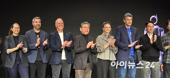 젠슨 황 엔비디아 CEO가 5일(현지시간) 미국 라스베이거스 퐁텐블로 호텔에서 열린 CES 2026 특별연설을 하고 있다. [사진=박지은 기자]