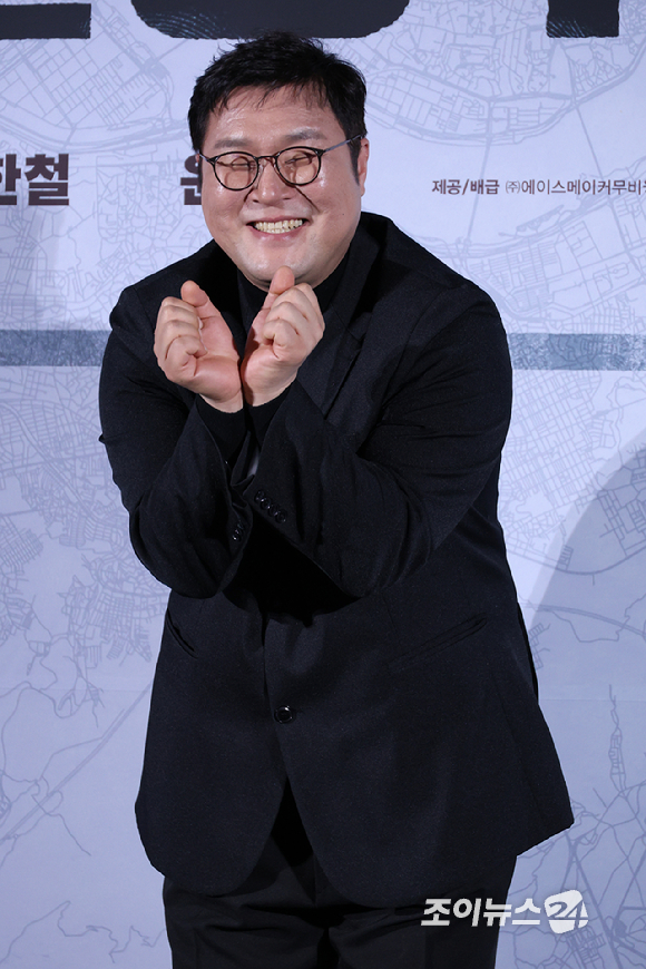 배우 윤경호가 9일 오전&nbsp;서울 CGV 용산아이파크몰점에서 열린 영화 '끝장수사'(감독 박철환) 제작보고회에 참석해 포즈를 취하고 있다. [사진=문수지 기자]