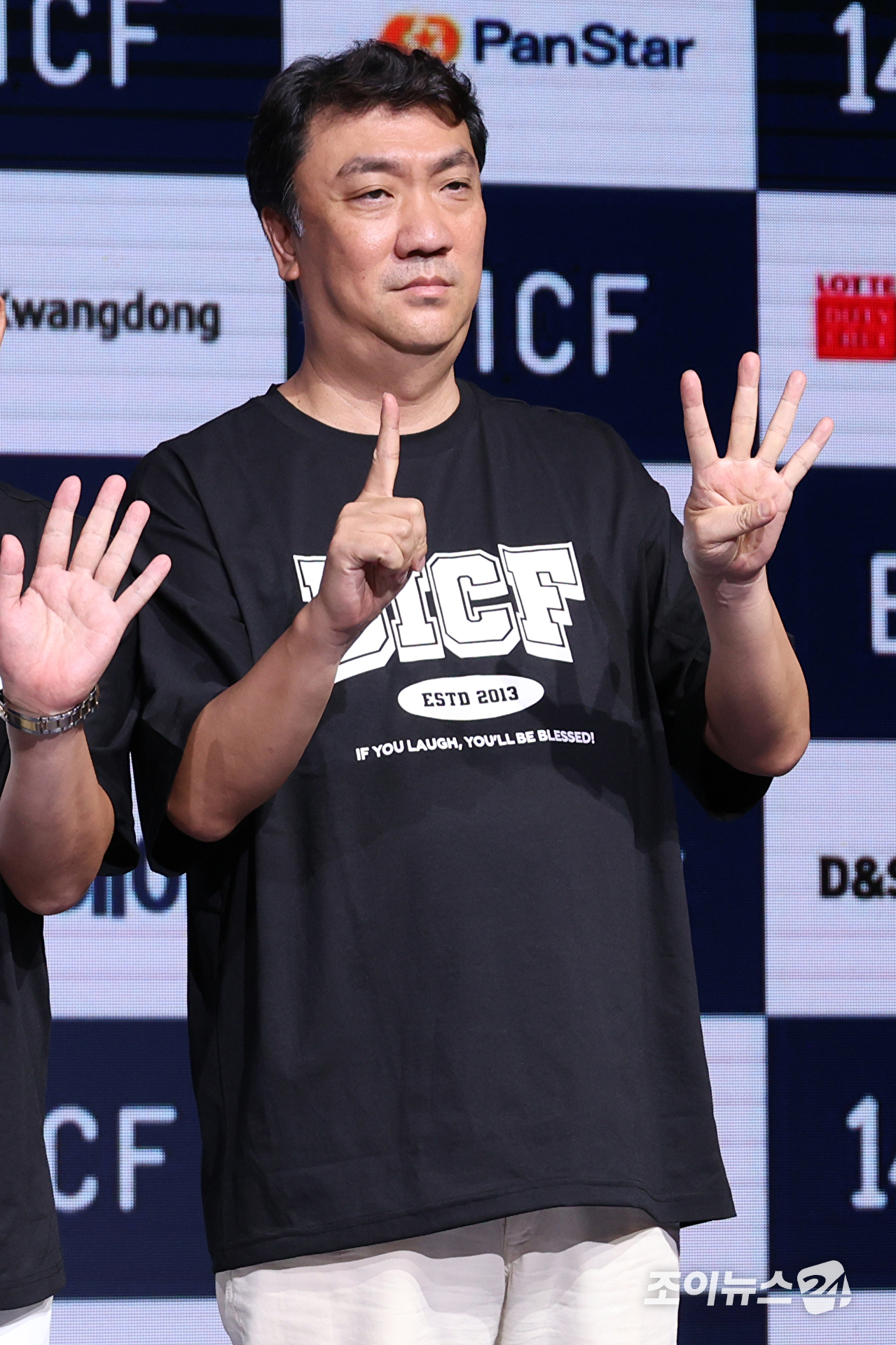 조윤호 프로그래머, 최대웅 부집행위원장, 김준호 집행위원장, 조광식부집행위원장이 24일 오후 서울 마포구 상암동 쇼킹케이팝센터에서 열린 '제14회 부산국제코미디페스티벌(BICF)' 기자회견에 참석해 포즈를 취하고 있다. [사진=문수지 기자]