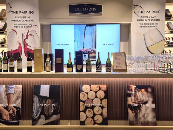 더페어링 프리미엄 글라스 와인존. [사진=아영FBC]