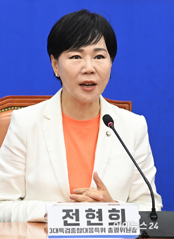 전현희 더불어민주당 3대 특검 대응 특별위원장이 1일 오전 국회에서 열린 김건희특검 파견검사 조기 복귀 요구 및 특검 진행상황 관련 회의에서 모두발언을 하고 있다. [사진=곽영래 기자]