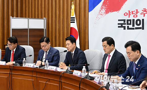 장동혁 국민의힘 당대표가 21일 서울 여의도 국회에서 열린 '제9회 전국동시지방선거 투표용지 부족사태 등 국민참정권 침해 진상규명 및 선거관리 개혁을 위한 국정조사특별위원회' 및 '6.3 국민참정권 침해 진상규명 및 선거관리 개혁 특별위원회' 연석회의에서 발언하고 있다. [사진=곽영래 기자]
