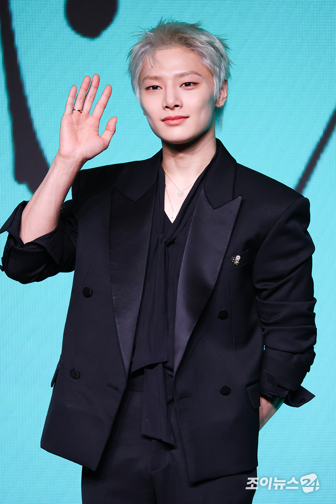 그룹 스트레이 키즈 아이엔이 6일 오후 서울 영등포구 여의도동 콘래드 서울 호텔에서 진행된 스트레이 키즈(Stray Kids) 새 미니앨범 '디스 앤 댓(THIS & THAT)' 발매 기념 기자간담회에 참석해 포즈를 취하고 있다. [사진=문수지 기자]
