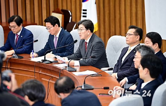 권성동 국민의힘 원내대표가 7일 오전 서울 여의도 국회에서 열린 원내대책회의에서 발언하고 있다. [사진=곽영래 기자]