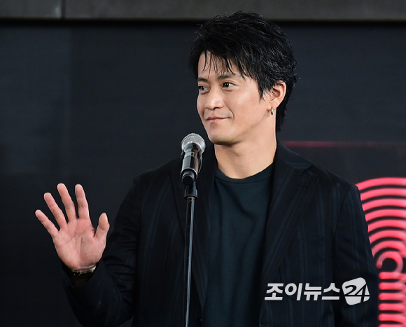 배우 오구리 슌이 20일 오후 부산광역시 해운대구 우동 영화의 전당에서 열린 제30회 부산국제영화제(BIFF) '로맨틱 어나니머스' 야외무대인사 행사에 참석하고 있다. [사진=정소희 기자]
