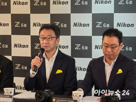이케가미 히로유키(왼쪽) 니콘 영상사업부 사업부장이 2일 서울 성동구에 있는 'ATE성수'에서 열린 기자 간담회에서 기자들의 질문에 답변하고 있다. [사진=권용삼 기자]
