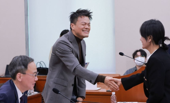 국감 간 박진영 "4대 기획사 특혜? 따로 하면 더 벌어⋯개인 돈 많이 썼다"