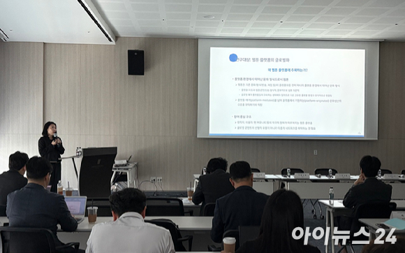 &quot;방송·게임과 다른 웹툰⋯플랫폼의 글로벌화, 생태계 선순환 주목해야&quot;